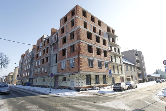 Stavbu bytového komplexu v Milheimov ulici provázely problémy od zaátku. 