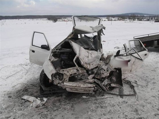 Nehoda mezi obcemi Turovec a Chýnov. Stetla se tu felicie s tatrou.
