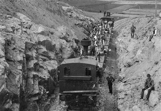 Stavba lokální trati z Německého Brodu do Humpolce v roce 1905.