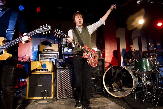 Paul McCartney vystupuje na záchranu klubu 100