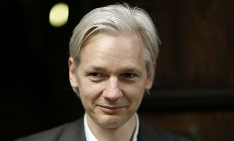 Zakladatel WikiLeaks hacker, bojovník za transparentní svět a nomád Julian Assange