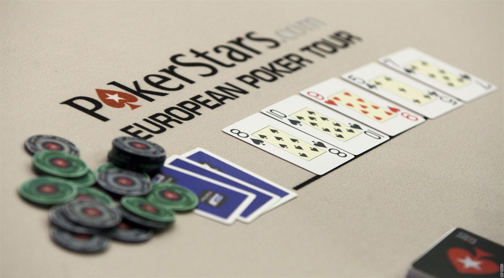 O VELKÉ PENÍZE. V pra�ském holetu Hilton se hrál poker o miliony. Z vít�zství se radoval n�mecký kvalifikant Martin Finger.
