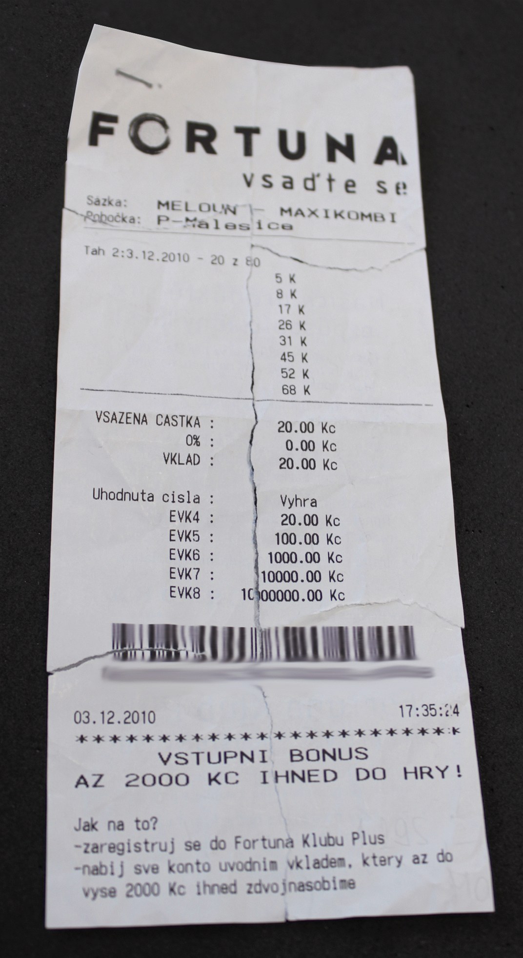 ROZTRHANÝ TIKET. Dvacetiletý sázka� nejd�ív tiket roztrhal, a� pak zjistil, �e na n�j vyhrál milion korun.