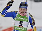 védská biatlonistka Helena Ekholmová se raduje ze svého vítzství v Hochfilzenu