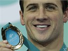 Americký plavec Ryan Lochte se zlatou medailí z MS v krátkém bazénu ve Spojených arabských emirátech