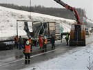 Nehoda dvou kamion a osobního vozidla na rychlostní silnici R35 z Olomouce do Lipníka nad Bevou. (15. prosince 2010)