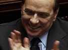Silvio Berlusconi se raduje poté, co tsn ustál hlasování o dve jeho vlád (14. prosince 2010)
