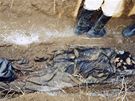 Masový hrob v Ibuce krátce ped odkrytím (bezen 1995) 