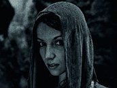 Na titulní stránce knihy Adolfa Ziky In the Shadow of Light je fotografie modelky Mí�i, kterou znáte z Xman.cz jako indiánku