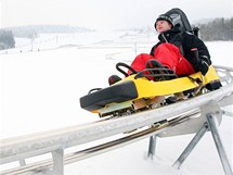 Nový lyžařský areál na Javorníku u Liberce přilákal o víkendu dva tisíce lyžařů.