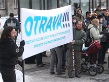 Demonstrace za ist ovzdu ped ostravskm magistrtem. (17. prosince 2010)
