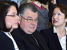 Prask arcibiskup Dominik Duka, pedsedkyn PS PR Miroslava Nmcov a hereka Hana Maciuchov 