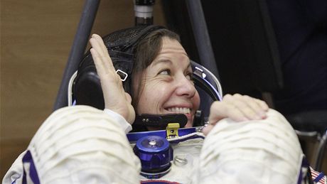 Americká astronautka Catherine Colemanová ped odletem raketoplánu Sojuz TMA-20 k ISS. (15. prosince 2010)