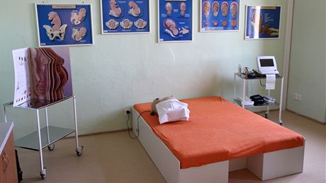 Budoucí zdravotní sestry a porodní asistentky z Vysoké koly polytechnické v Jihlav získaly pro svoje studium dva funkní nemocniní pokoje a porodní sál.