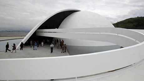 Nově otevřené muzeum Oscara Niemeyera v brazilském Niterói (15. prosince 2010)