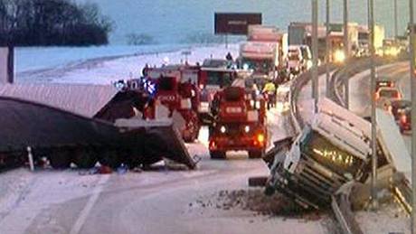 Nehoda kamion na Praském okruhu (13. prosince 2010)