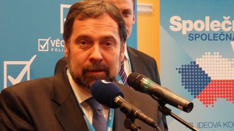 Radek John získal na konferenci V�cí ve�ejných plnou podporu pro to, aby trval na vým�n� policejního prezidenta od 1. ledna.
