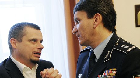 Poslanec ODS Jan Vidím s policejním prezidentem Old�ichem Martin�