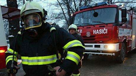 Pi poáru trnice ve Zlín zasahovalo deset cisteren hasi a profesionálm pomáhali i dobrovolné sbory.