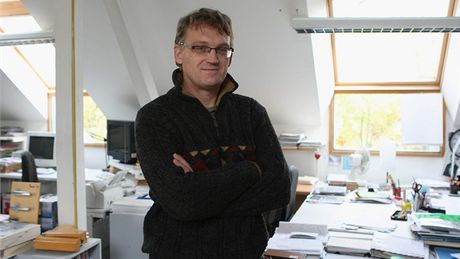 My s kolegou se chlubíme, �e máme klienty, které p�esv�d�íme, aby si do koupelen dali kachli�ky, které stojí t�i stovky za metr �tvere�ní, prohla�uje architekt