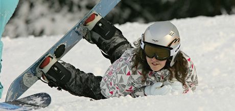 Stovky lya a snowboardist si uívají konec roku na Zadov