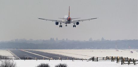 Britská letit suuje sníh a mráz (20. prosince 2010)