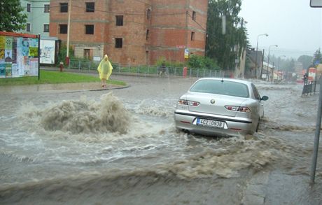 Takhle to vypadalo 2. ervence 2009 v tborsk ulici doln. tvrthodinov pvalov d隝 tu zpsobil spou.   