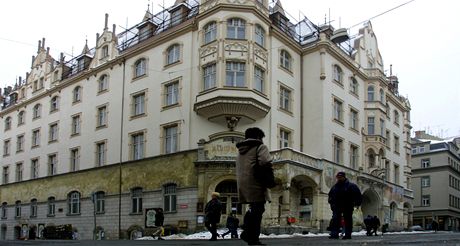 Národní dm v Karlových Varech se zatím opravovat nebude.