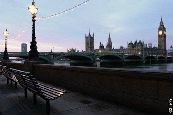 Pohled na britský parlament a Big Ben (26. ledna 2008)