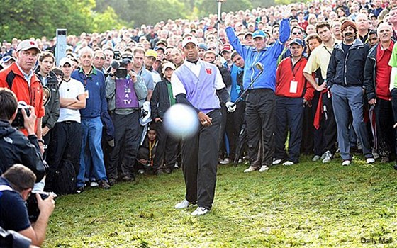 Tiger Woods letos zail nejhorí sezonu ve své kariée. Tato fotka o ní vypovídá mnohé.