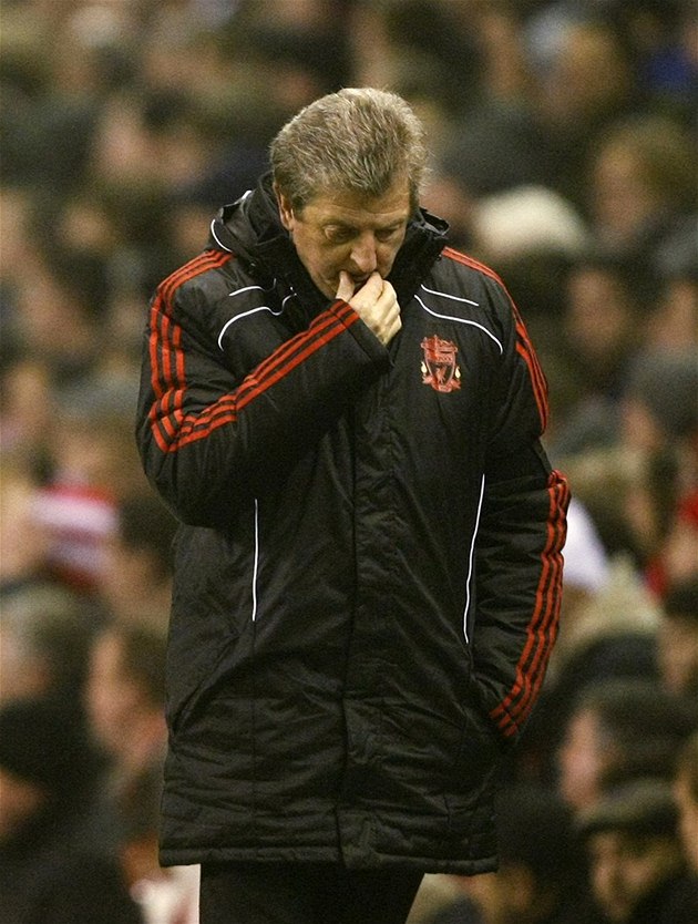 STAROSTI. Roy Hodgson pemýlí, jak pozvednout výkony fotbalist Liverpoolu.