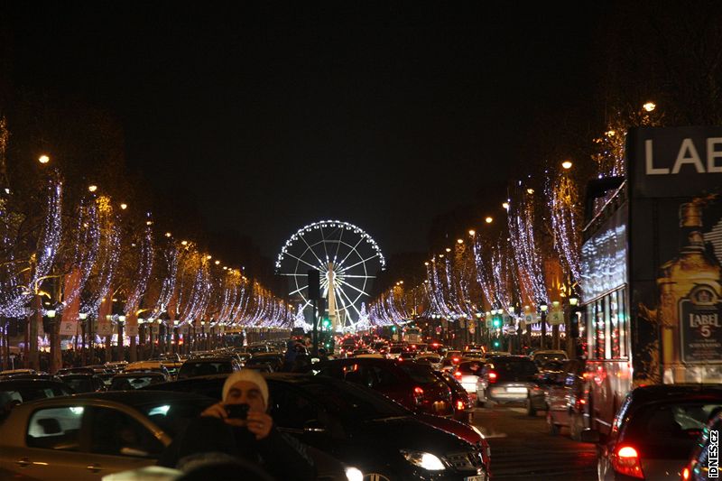 Ruské kolo na Champs Elysées