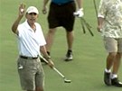 Obama hraje golf