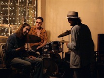 Jazzman pianista a zpvk Mike Hook, se svou skupinou, typick pklad souasn hudebn scny New Orleans