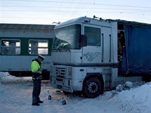 Nehoda osobnho vlaku s kamionem v Hraditi u Chebu.