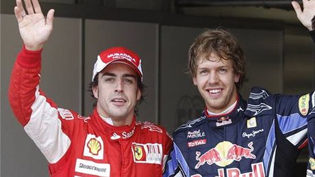 V roce 2010 soupei, za dva roky moná týmoví kolegové ve Ferrari: Fernando Alonso (vlevo) a Sebastian Vettel