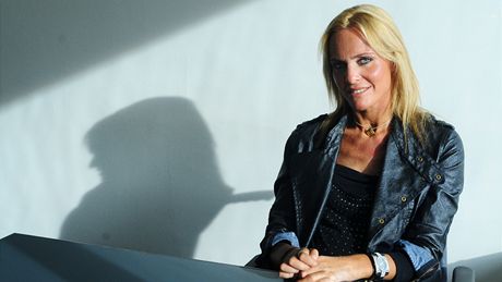 SESTRA. Alejandra Forlánová ztratila p�i dopravní nehod� pohyblivost v t�le.  Nevzdala se v�ak, vystudovala psychologii a sna�í se zlep�it podmínky handicapovaných lidí.