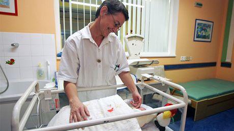 Holika z opavského babyboxu zatím zstává v péi zdravotník.