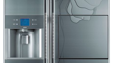 Americká lednice s automatem na vodu má madla vykládaná kiály firmy Swarovski 