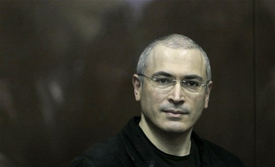 Bývalý majitel Jukosu Michail Chodorkovskij u soudu (30. prosince 2010)