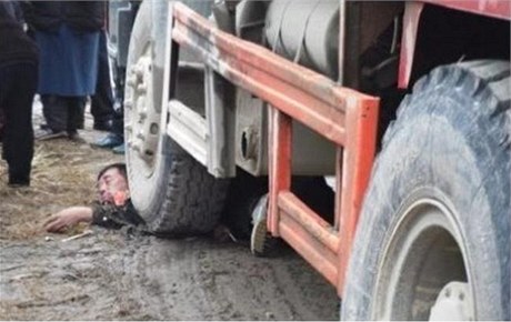 Nehoda nebo vrada?Tyto fotografie aktivisty chien Jn-chueje vyvolaly poplach na nskm internetu
