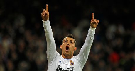 SPASITEL. Cristiano Ronaldo z Realu Madrid exceloval v utkn proti Villarrealu. Svmu tmu pomohl k vhe hattrickem.