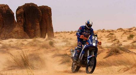 Dvojnásobný vítz Dakaru Fabrizio Meoni zahynul pi souti v roce 2005 na selhání srdce po pádu z motocyklu.