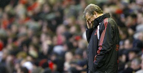TO SNAD NE. Roy Hodgson, trenér Liverpoolu, neme uvit, co jeho svenci pedvádí na hiti.