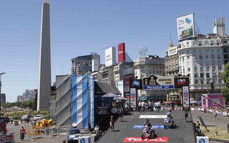 Slavnostní start Rallye Dakar se odehrál tradin v centru msta pod známým obeliskem na tíd Avenida 9 de Julio.
