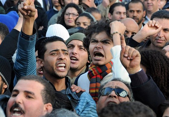 Nespokojení Tunisané vyli do ulic, protestují proti vysoké nezamstnanosti.