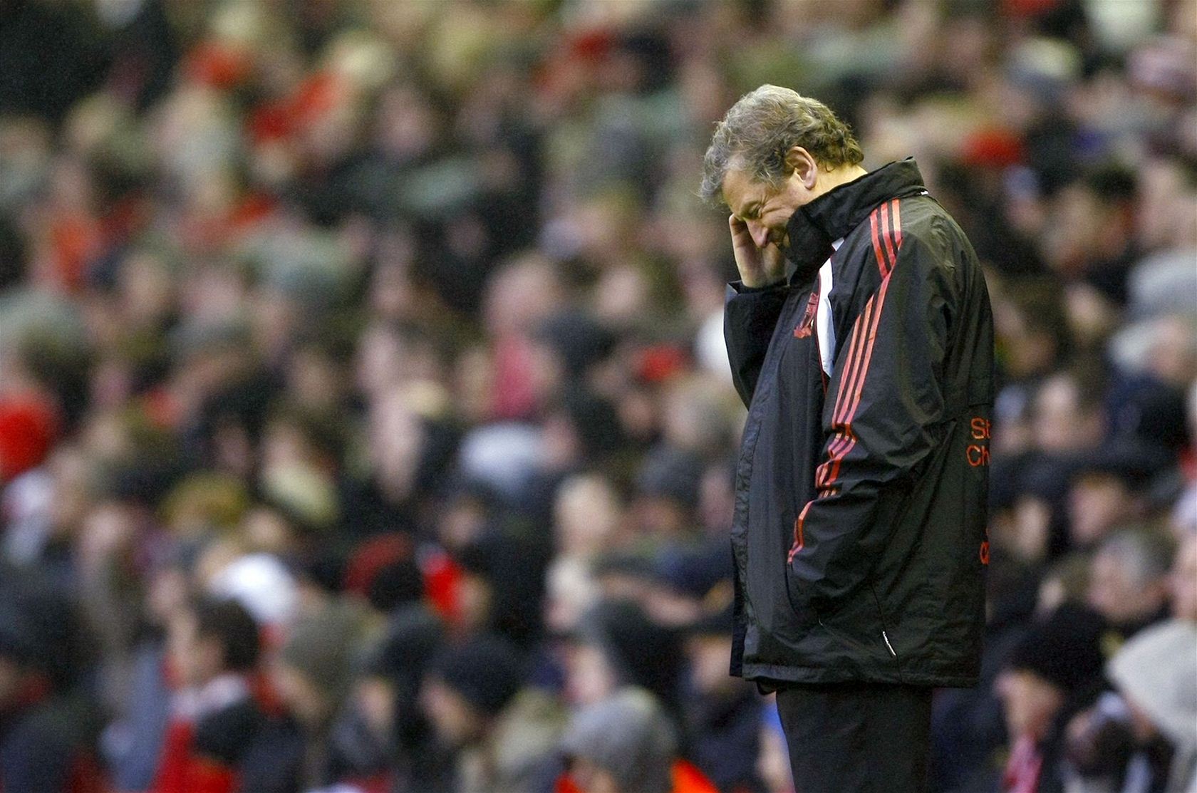 TO SNAD NE. Roy Hodgson, trenér Liverpoolu, nem��e uv��it, co jeho sv��enci p�edvádí na h�i�ti.