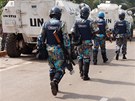 Vojáci OSN a modré pilby v Pobeí slonoviny (3. ledna 2011)