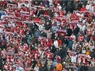 Tribuna s fanouky Pardubic bhem utkání pod irým nebem ve Svítkov u Pardubic.