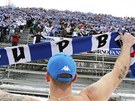 Pohled na tribunu s fanouky Komety Brno.